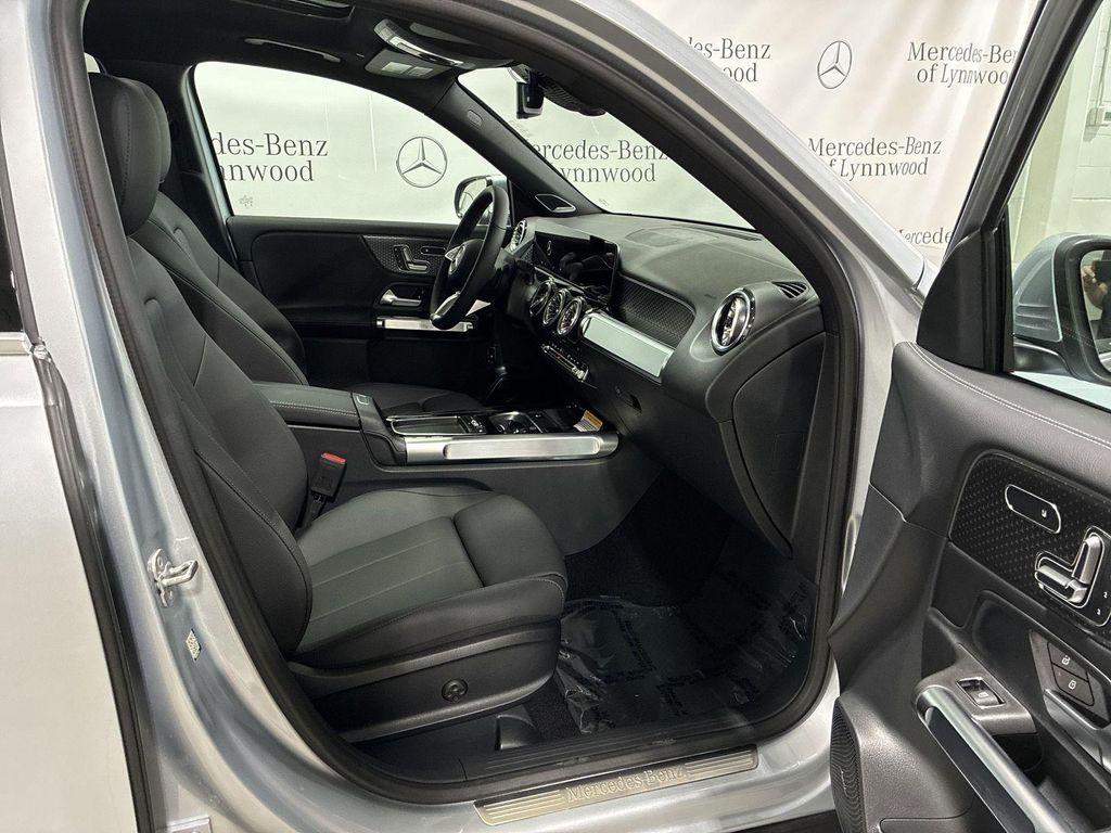 new 2025 Mercedes-Benz GLB 250 car, priced at $54,105