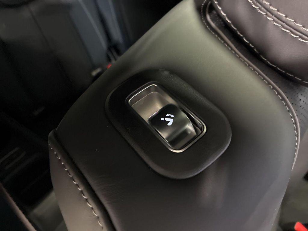 new 2026 Mercedes-Benz GLS 580 car, priced at $125,850