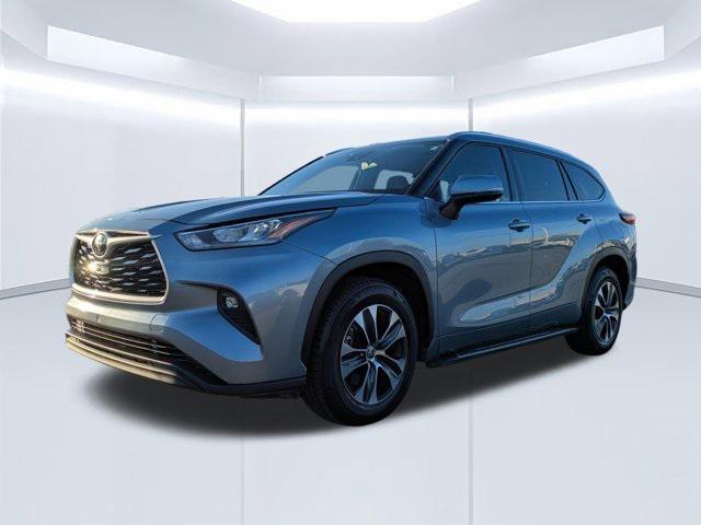 used 2020 Toyota Highlander car, priced at $24,892