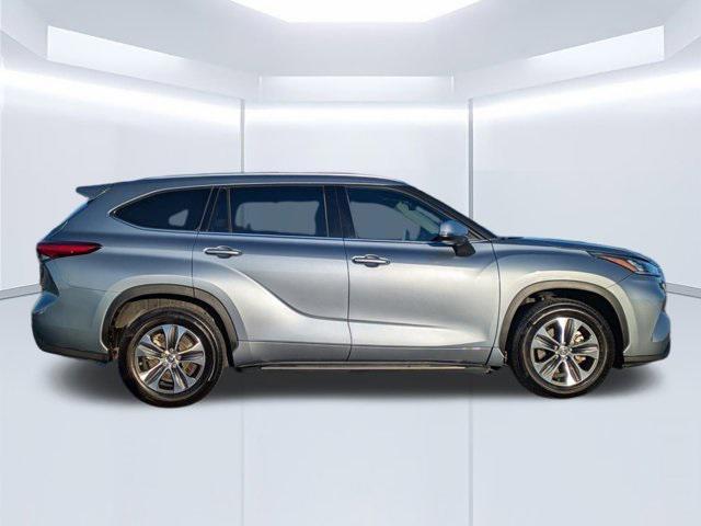 used 2020 Toyota Highlander car, priced at $24,892