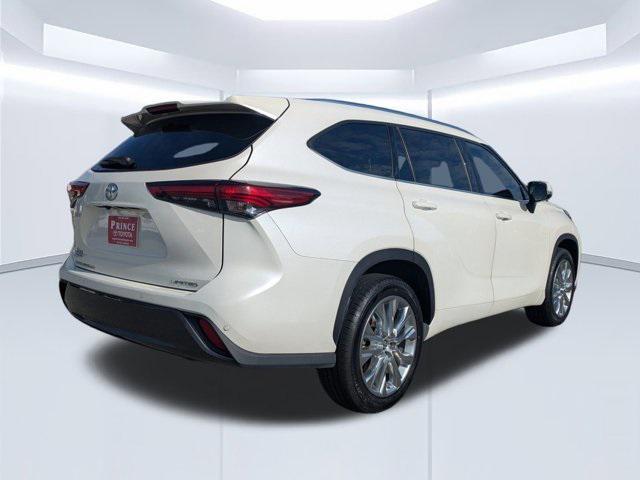 used 2020 Toyota Highlander car, priced at $31,983