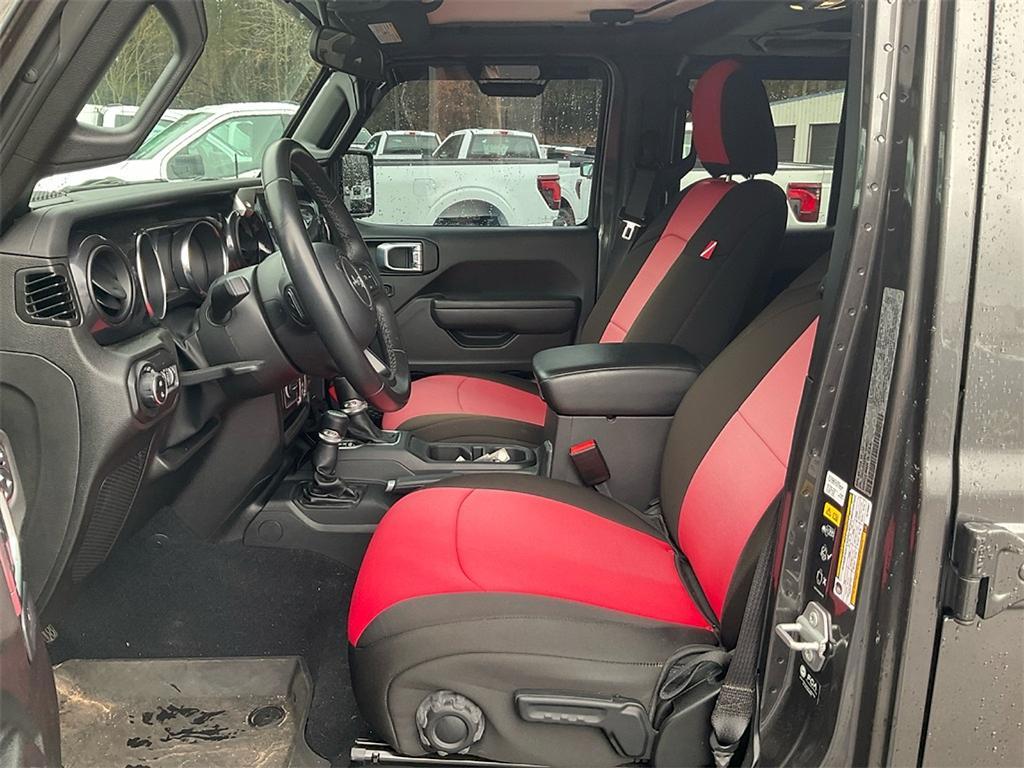 used 2022 Jeep Gladiator car, priced at $33,234