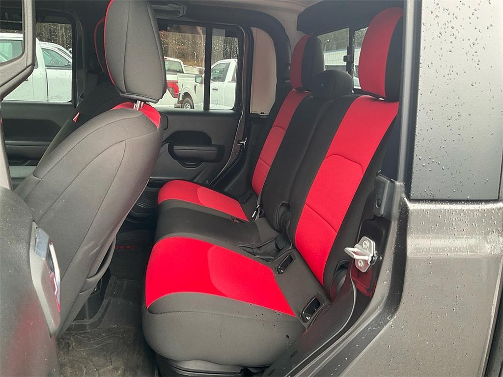 used 2022 Jeep Gladiator car, priced at $33,234