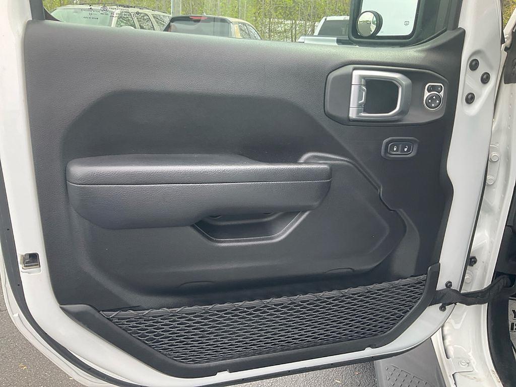 used 2022 Jeep Gladiator car, priced at $32,566