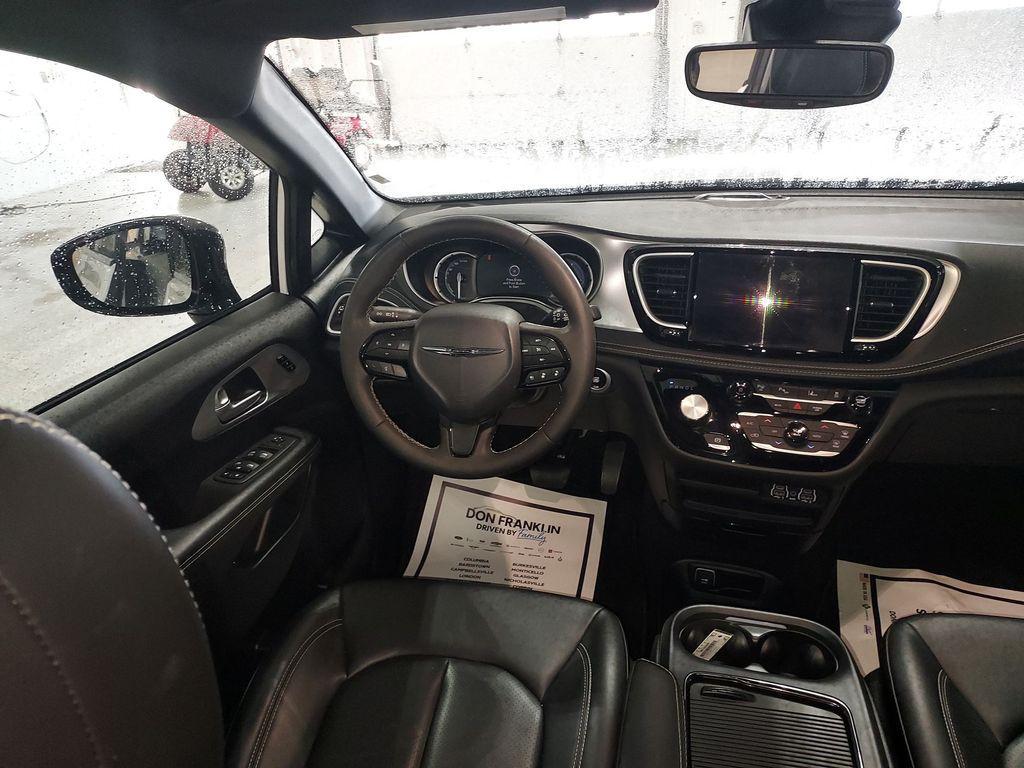 used 2024 Chrysler Pacifica Hybrid car, priced at $39,997