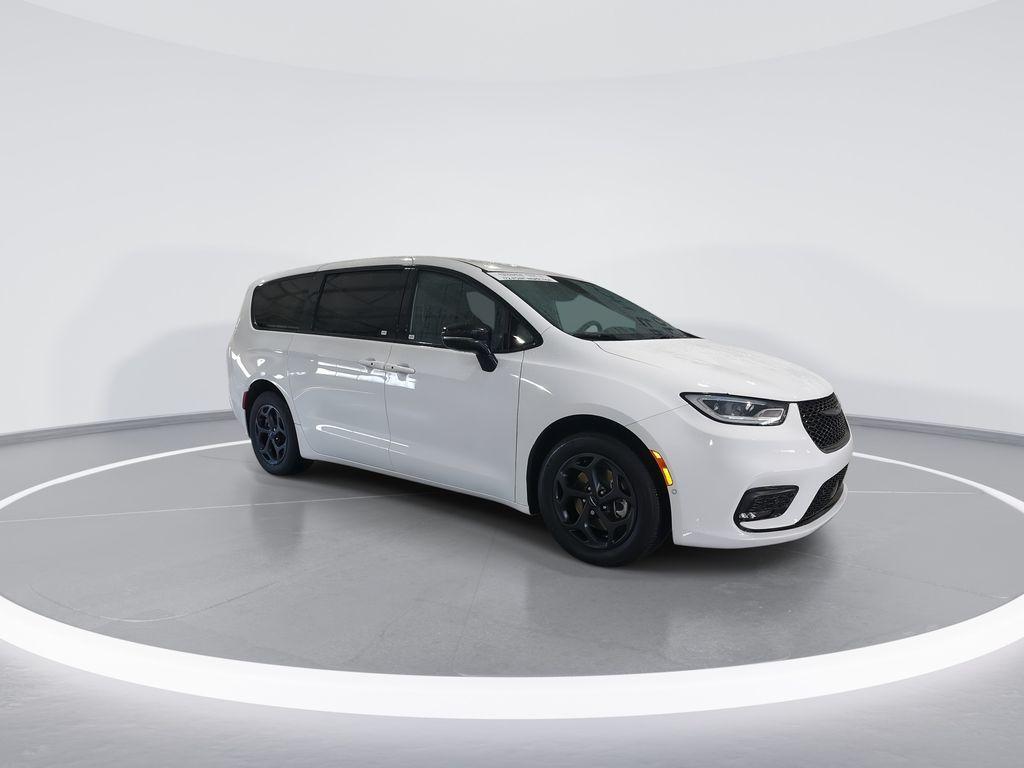 used 2024 Chrysler Pacifica Hybrid car, priced at $39,997