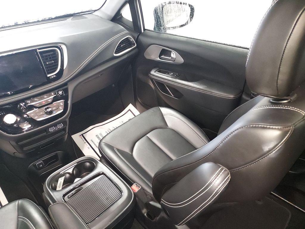 used 2024 Chrysler Pacifica Hybrid car, priced at $39,997