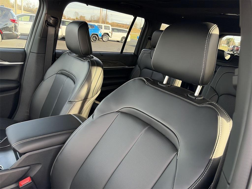 new 2025 Jeep Grand Cherokee L car