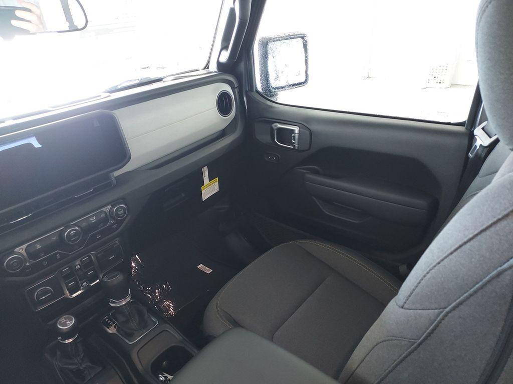 new 2025 Jeep Gladiator car