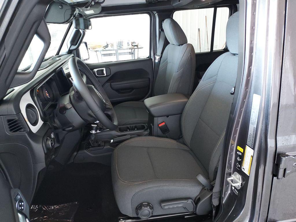 new 2025 Jeep Gladiator car