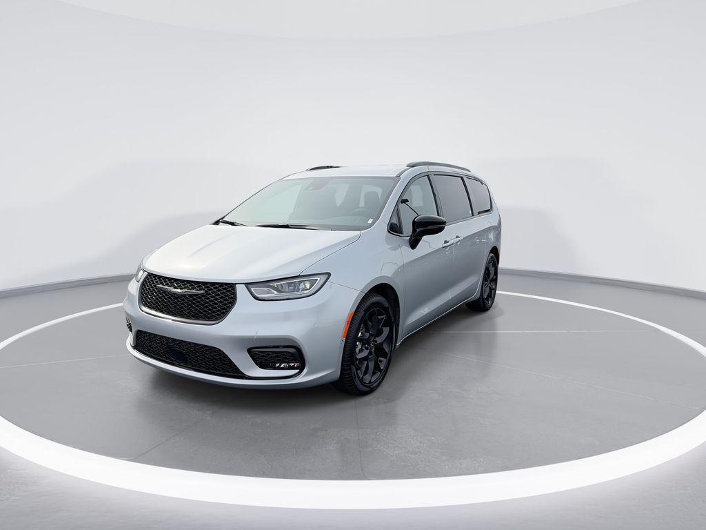 new 2026 Chrysler Pacifica car, priced at $48,044
