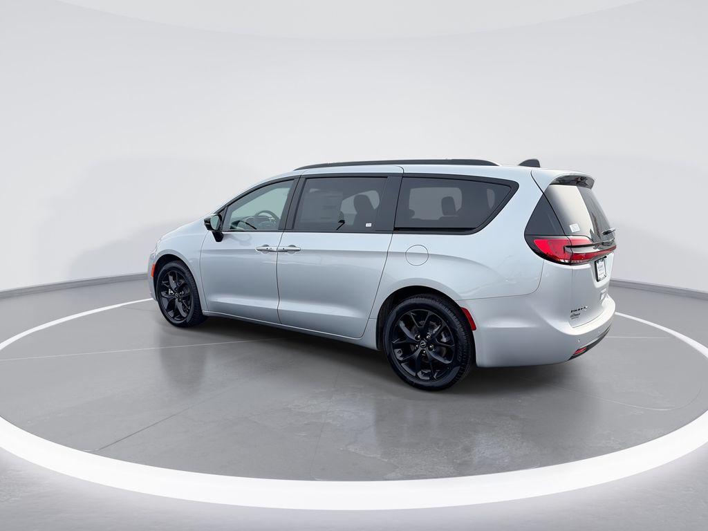 new 2026 Chrysler Pacifica car, priced at $48,044