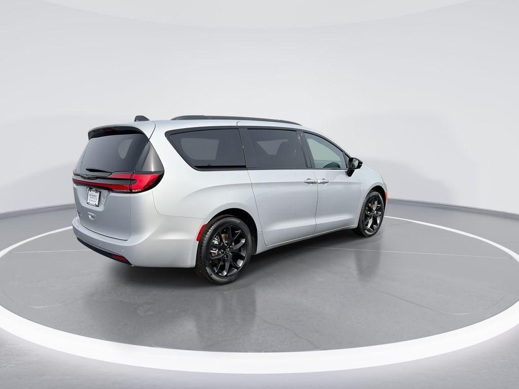 new 2026 Chrysler Pacifica car, priced at $48,044