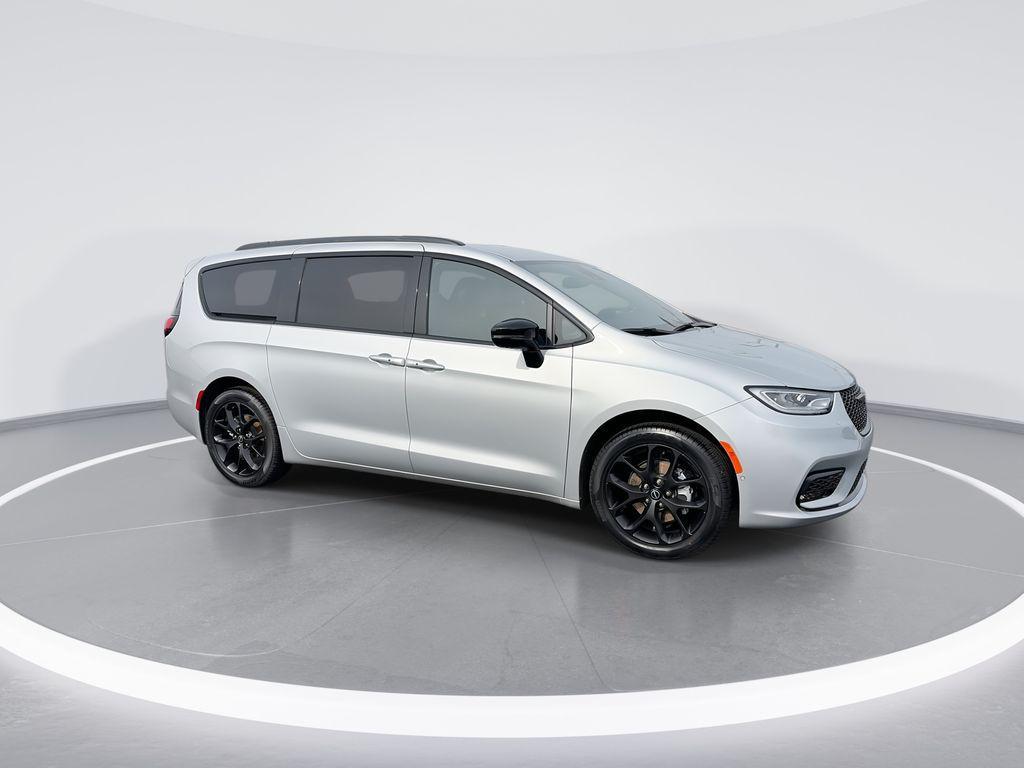 new 2026 Chrysler Pacifica car, priced at $48,044