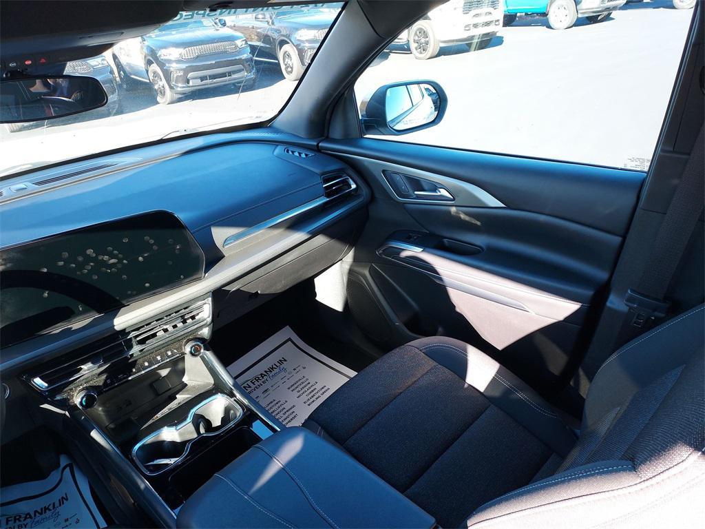 used 2025 Chevrolet Traverse car, priced at $37,850