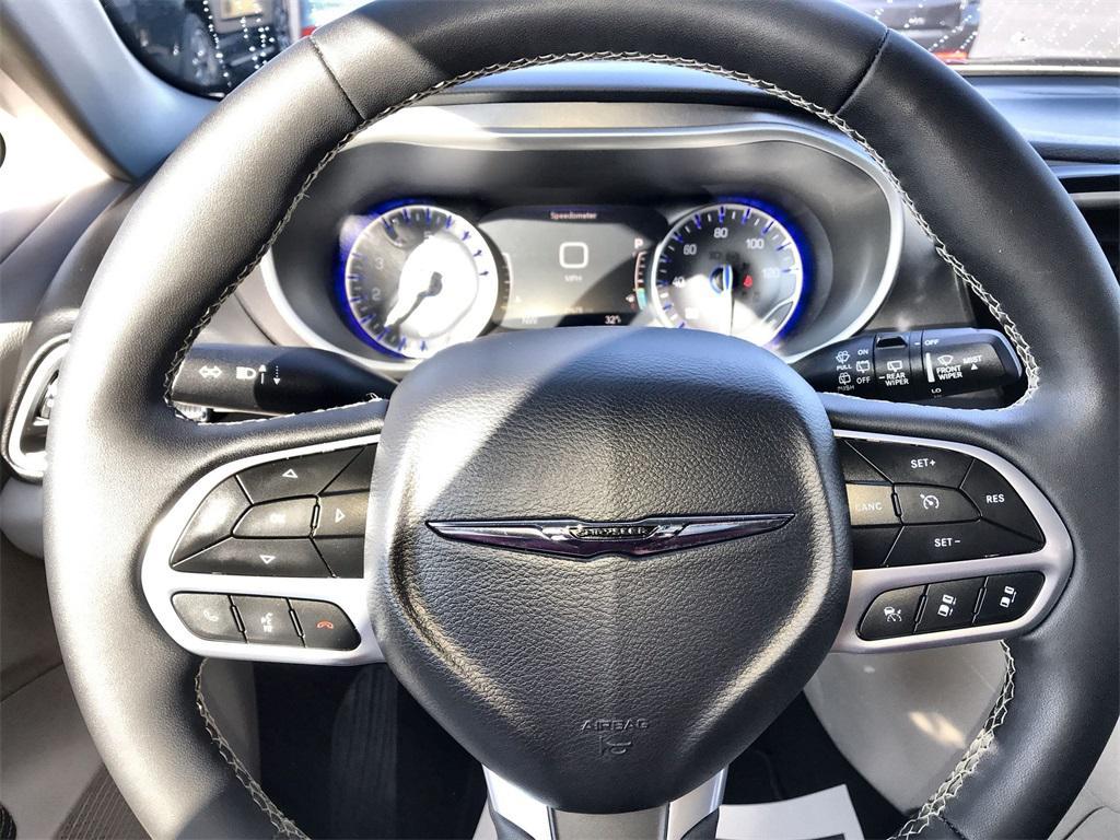 used 2024 Chrysler Pacifica car, priced at $35,851