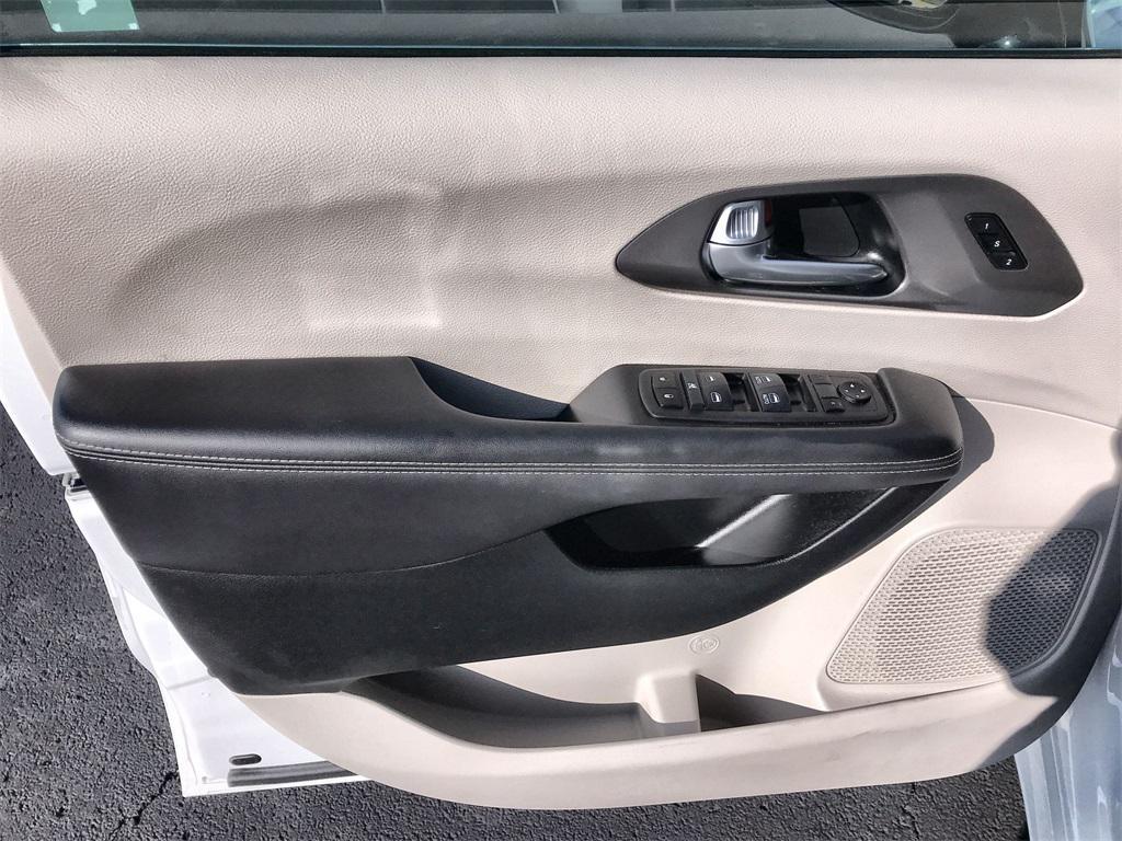 used 2024 Chrysler Pacifica car, priced at $35,851