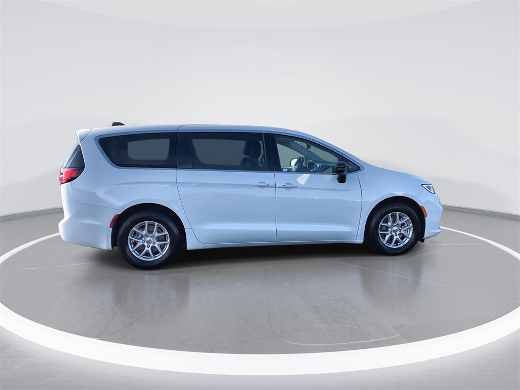 used 2024 Chrysler Pacifica car, priced at $35,851