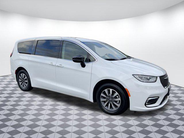 used 2023 Chrysler Pacifica Hybrid car, priced at $23,499