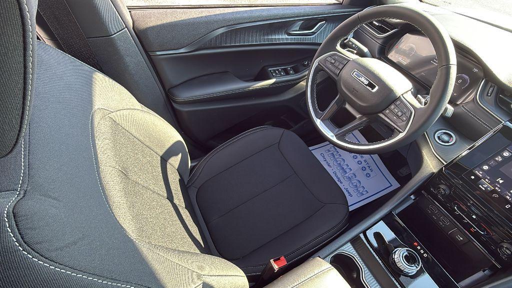 new 2025 Jeep Grand Cherokee car, priced at $33,272