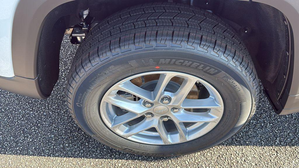 new 2025 Jeep Grand Cherokee car, priced at $33,272