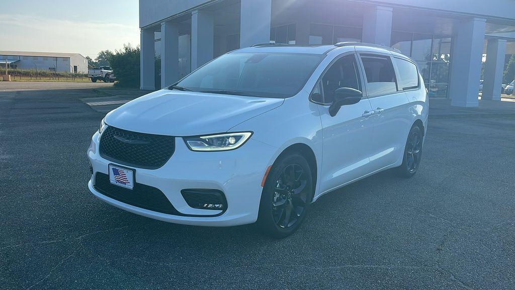 new 2025 Chrysler Pacifica car, priced at $44,200