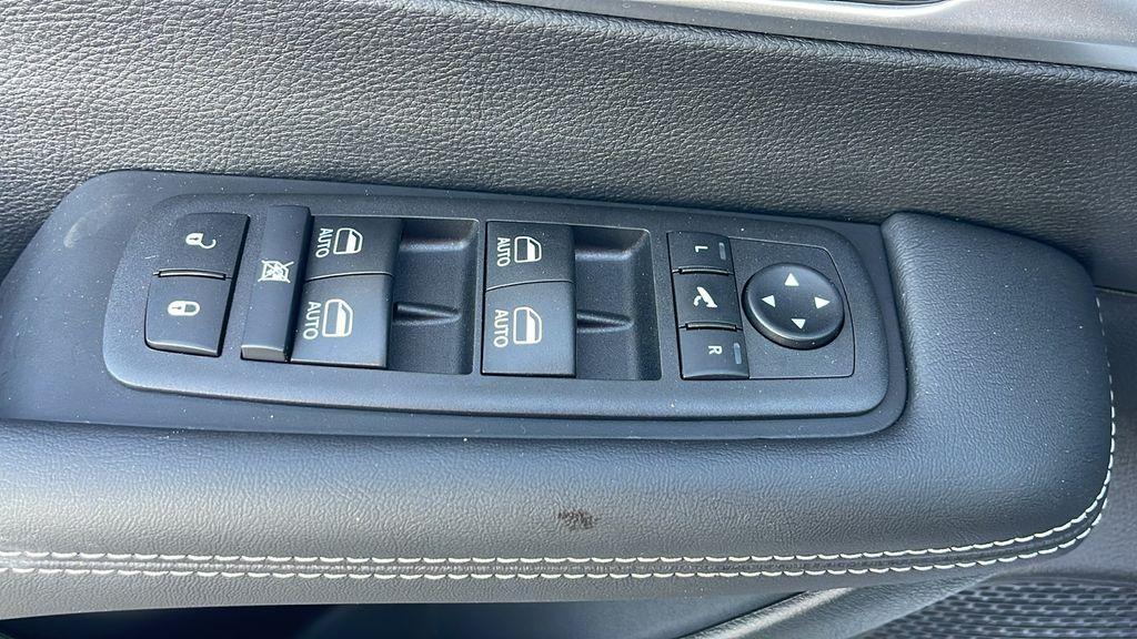 new 2025 Chrysler Pacifica car, priced at $44,200