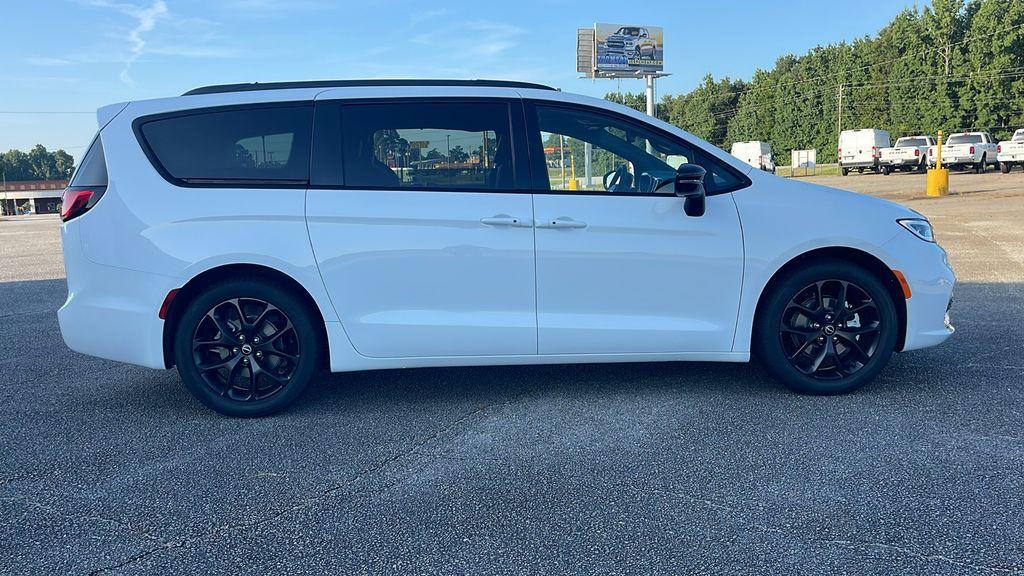 new 2025 Chrysler Pacifica car, priced at $44,200