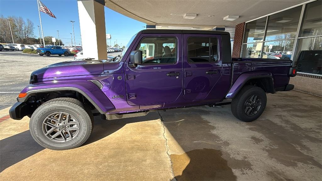 new 2026 Jeep Gladiator car, priced at $46,292