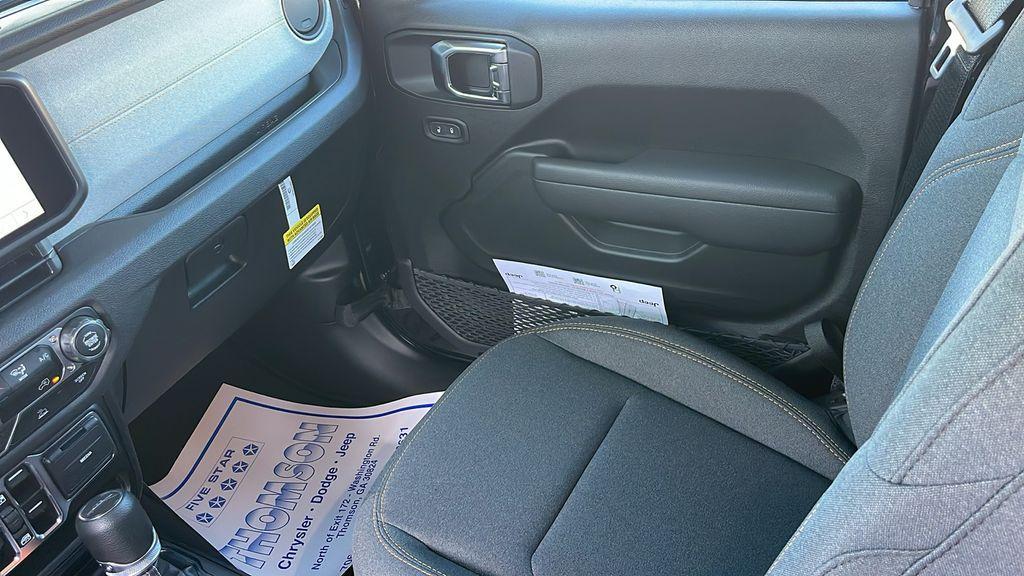 new 2025 Jeep Gladiator car, priced at $36,772