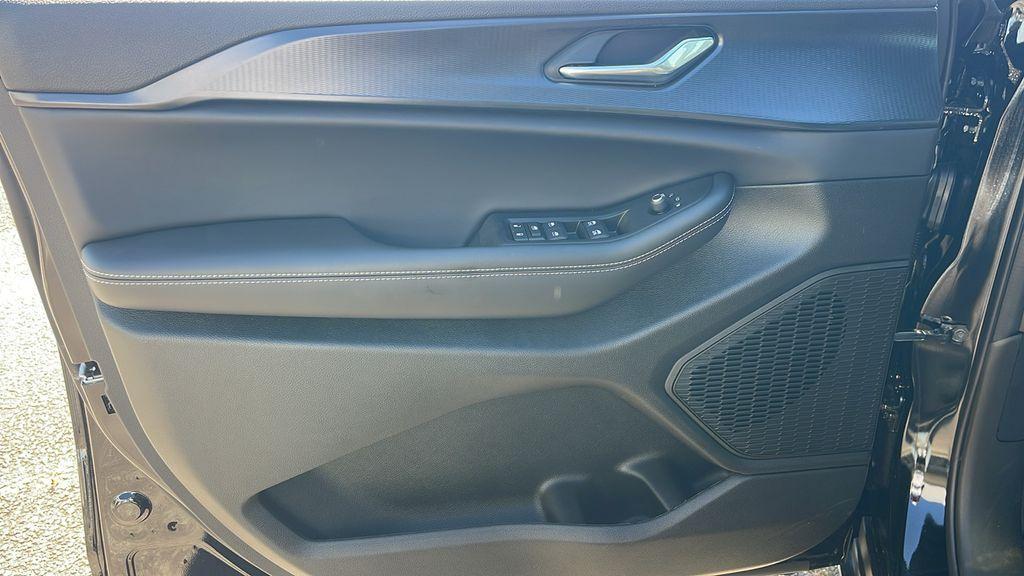 new 2025 Jeep Grand Cherokee car, priced at $37,473