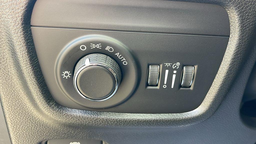 new 2025 Jeep Grand Cherokee car, priced at $37,473