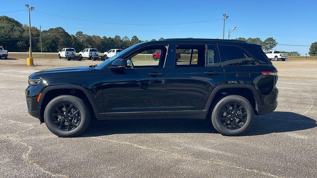 new 2025 Jeep Grand Cherokee car, priced at $37,473