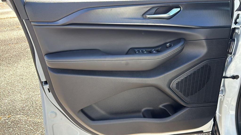 new 2025 Jeep Grand Cherokee L car, priced at $36,950