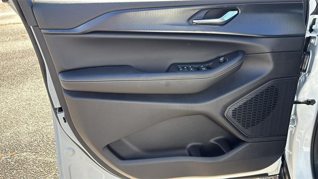 new 2025 Jeep Grand Cherokee L car, priced at $35,900