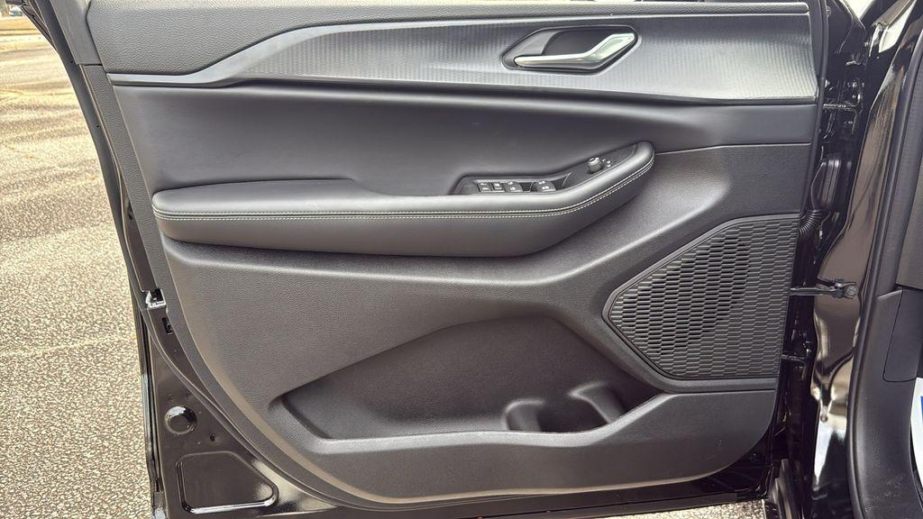 new 2025 Jeep Grand Cherokee car, priced at $37,241