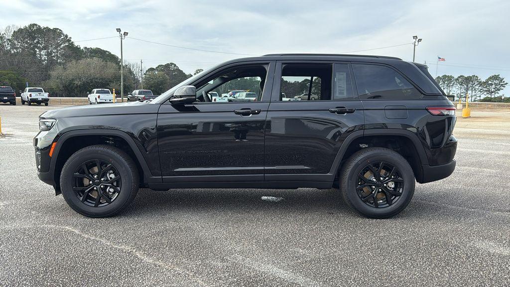 new 2025 Jeep Grand Cherokee car, priced at $37,241