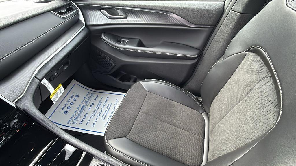 new 2025 Jeep Grand Cherokee car, priced at $37,241