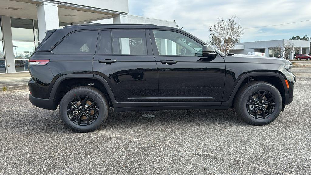 new 2025 Jeep Grand Cherokee car, priced at $37,241