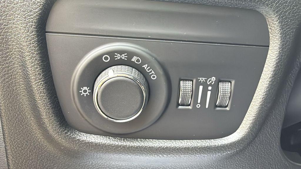 new 2025 Jeep Grand Cherokee car, priced at $37,241