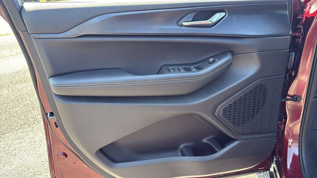 new 2025 Jeep Grand Cherokee car, priced at $32,782