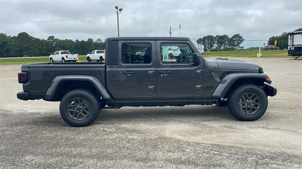 new 2025 Jeep Gladiator car, priced at $40,950