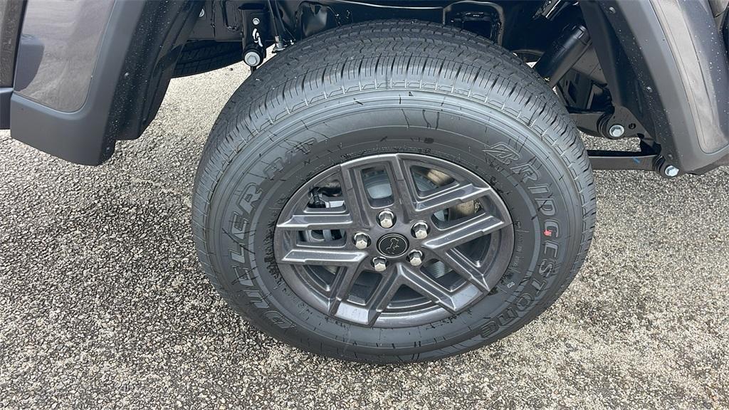 new 2025 Jeep Gladiator car, priced at $40,950