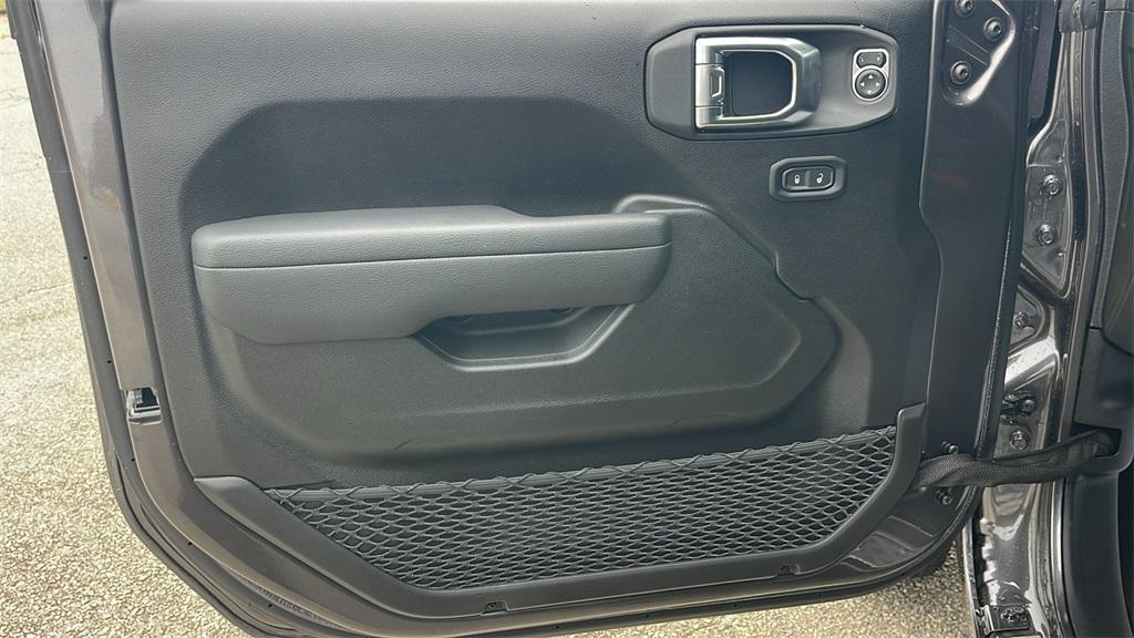 new 2025 Jeep Gladiator car, priced at $40,950