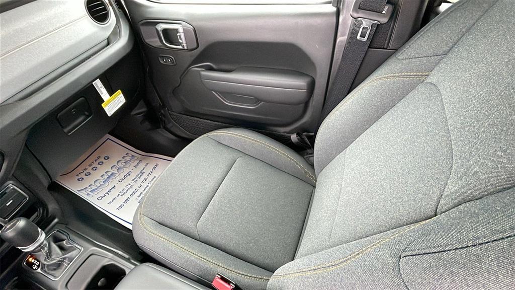 new 2025 Jeep Gladiator car, priced at $40,950