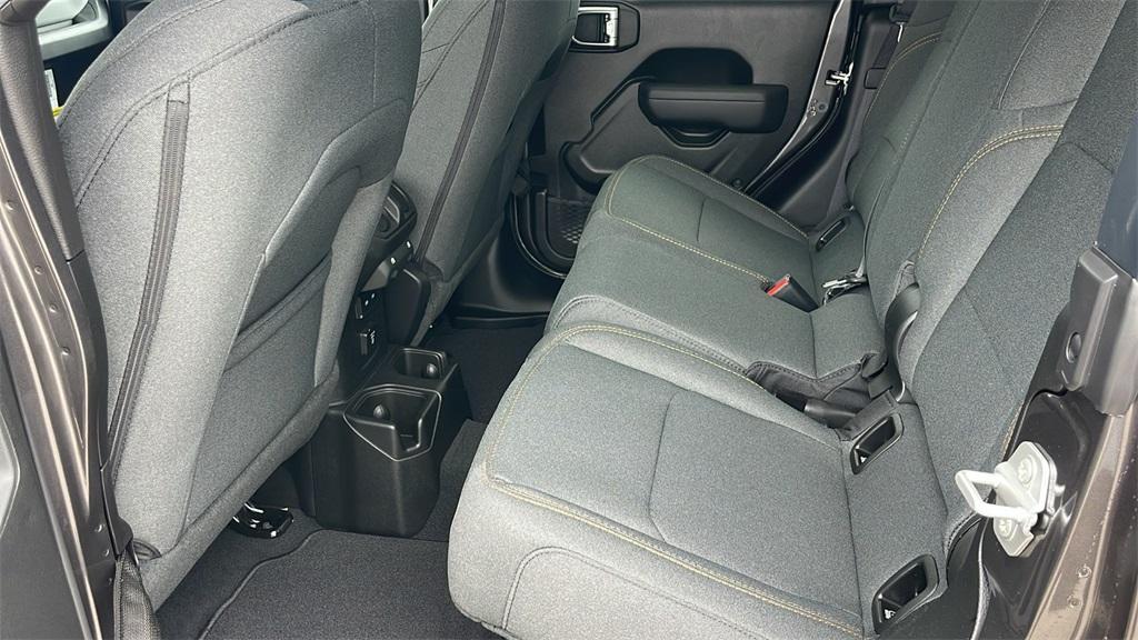 new 2025 Jeep Gladiator car, priced at $40,950