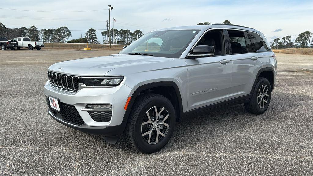 new 2025 Jeep Grand Cherokee car, priced at $37,542