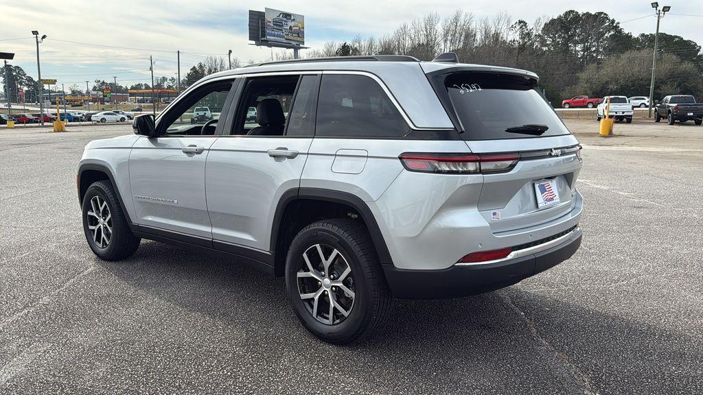 new 2025 Jeep Grand Cherokee car, priced at $37,542