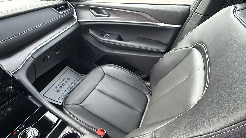 new 2025 Jeep Grand Cherokee car, priced at $37,542