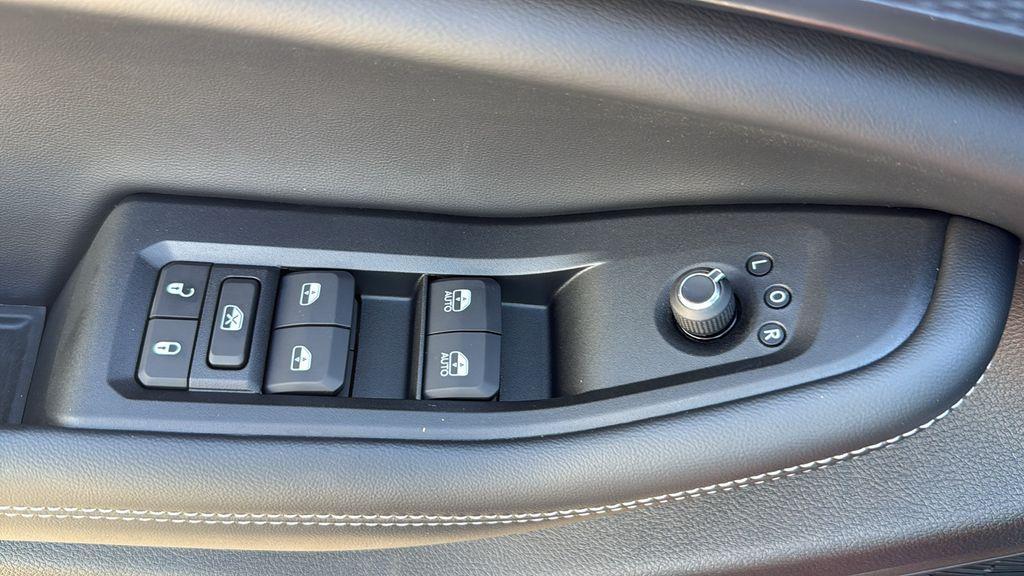 new 2025 Jeep Grand Cherokee car, priced at $32,990